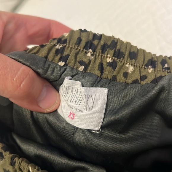 Adorable short - Picture 3 of 4